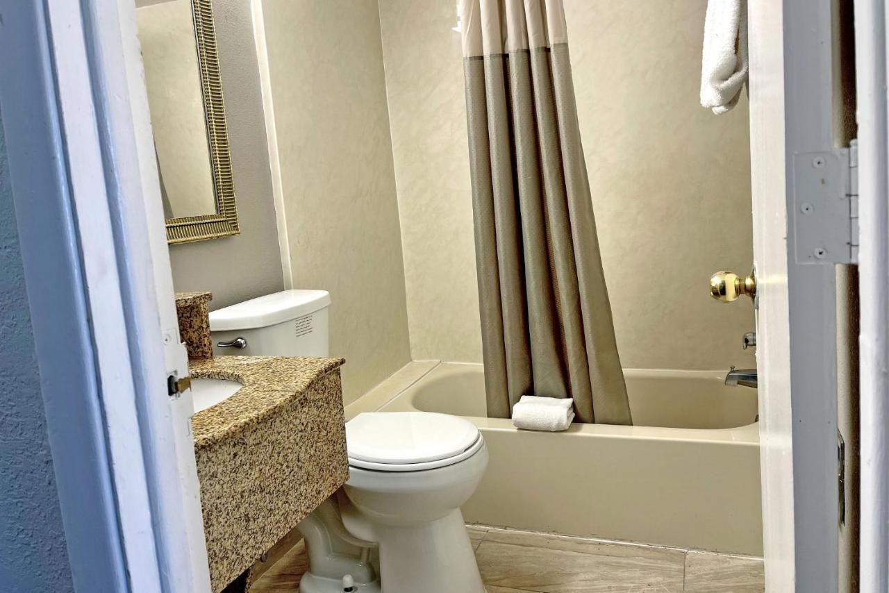 Red Carpet Inn Philadelphia Airport Lester Екстер'єр фото